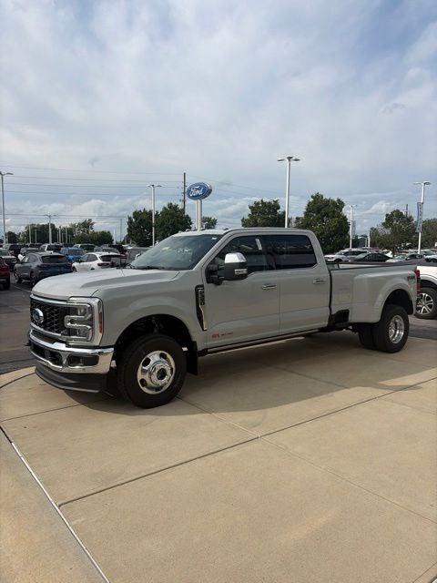 2026 Ford F-350 Lariat DRW
