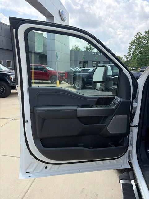 2026 Ford F-350 Lariat DRW