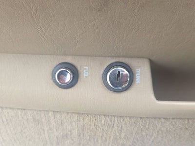 2002 Lincoln Continental Base