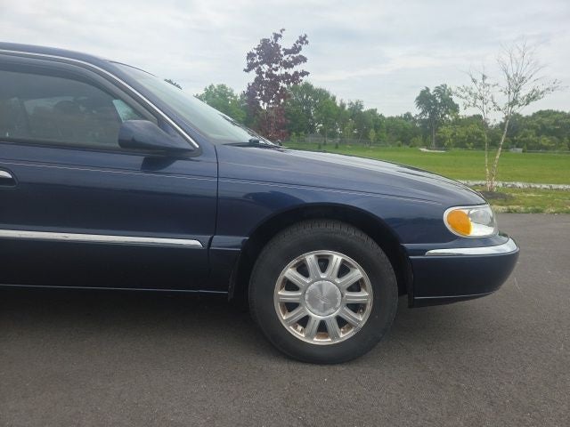 2002 Lincoln Continental Base