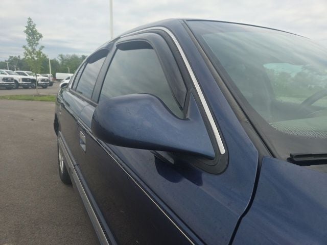 2002 Lincoln Continental Base