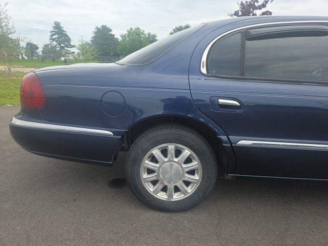 2002 Lincoln Continental Base