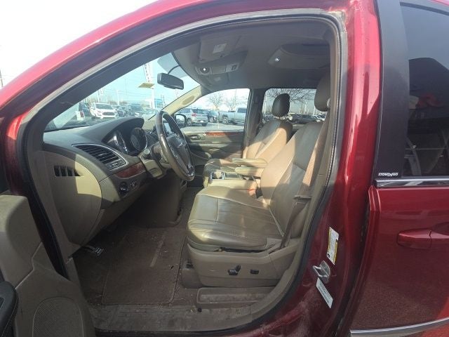 2013 Chrysler Town & Country Touring