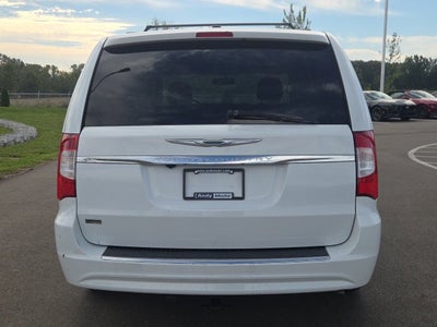 2016 Chrysler Town & Country Touring