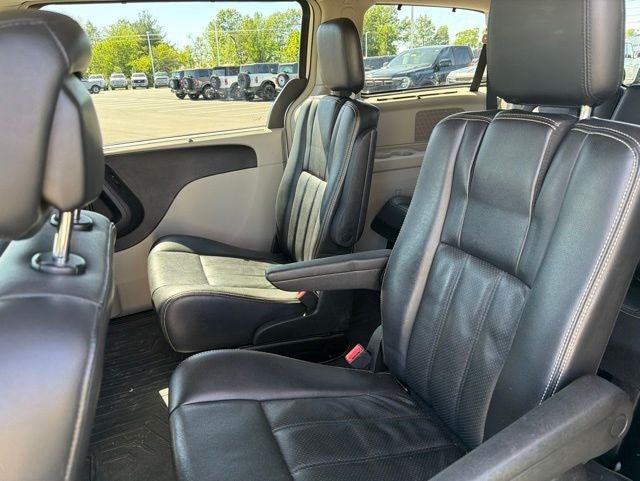 2012 Chrysler Town & Country Touring-L