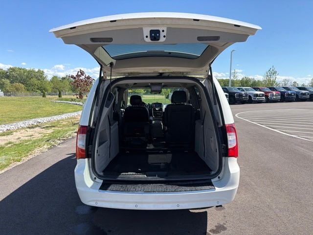 2012 Chrysler Town & Country Touring-L