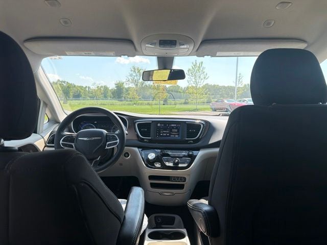 2022 Chrysler Voyager LX
