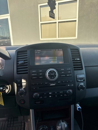 2010 Nissan Pathfinder LE