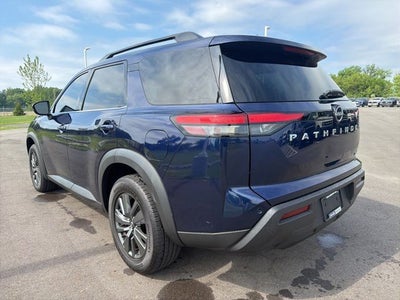 2022 Nissan Pathfinder SV