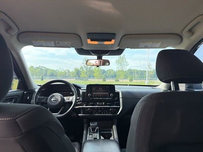 2022 Nissan Pathfinder SV