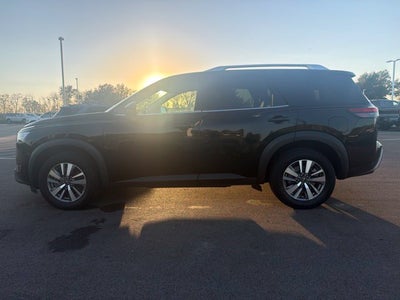 2022 Nissan Pathfinder SL