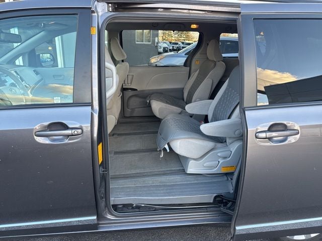 2012 Toyota Sienna LE 7 Passenger