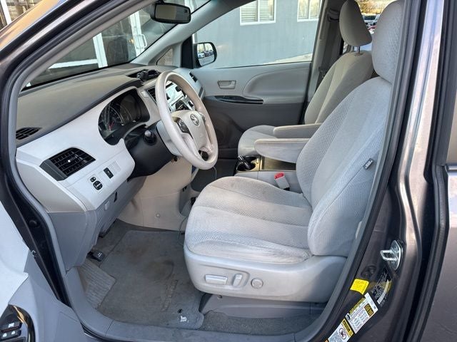 2012 Toyota Sienna LE 7 Passenger
