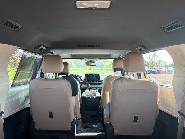 2021 Toyota Sienna XLE 8 Passenger