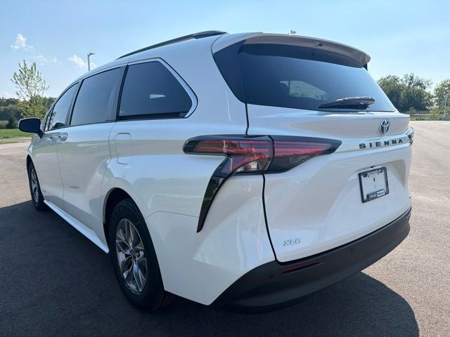 2021 Toyota Sienna XLE 8 Passenger