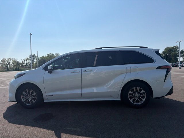 2021 Toyota Sienna XLE 8 Passenger