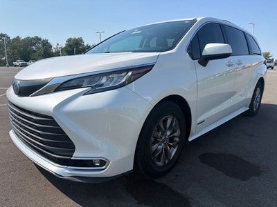 2021 Toyota Sienna XLE 8 Passenger