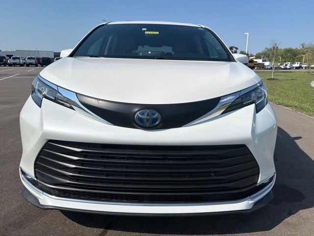 2021 Toyota Sienna XLE 8 Passenger