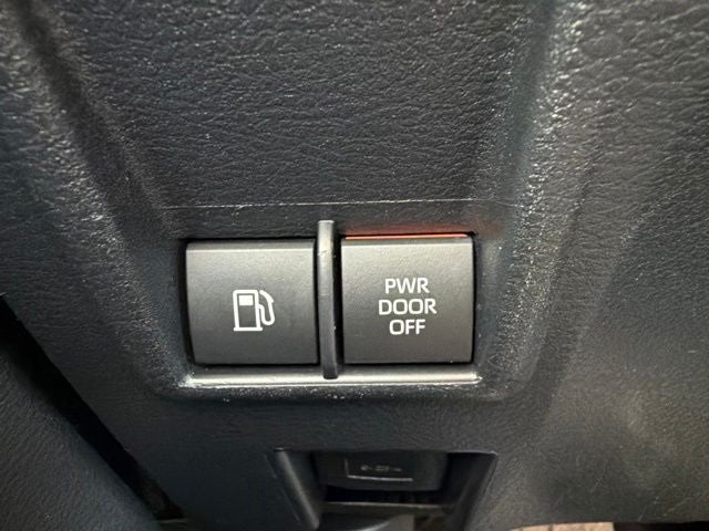 2021 Toyota Sienna XLE 8 Passenger