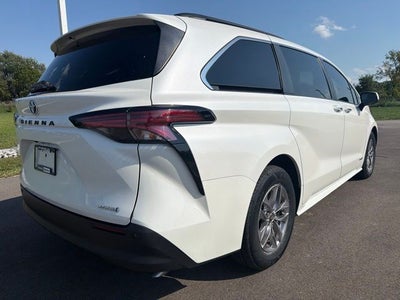 2021 Toyota Sienna XLE 8 Passenger