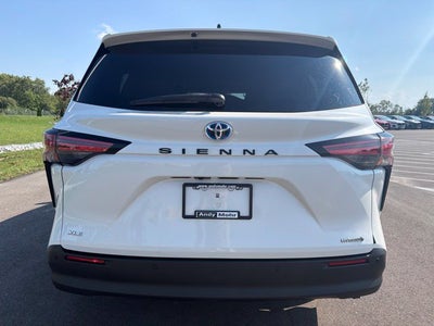 2021 Toyota Sienna XLE 8 Passenger