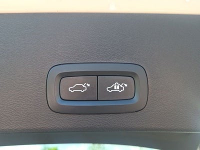 2023 Volvo XC40 B5 Plus Bright Theme