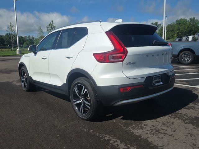 2023 Volvo XC40 B5 Plus Bright Theme