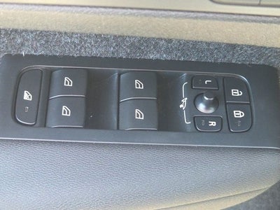 2023 Volvo XC40 B5 Plus Bright Theme