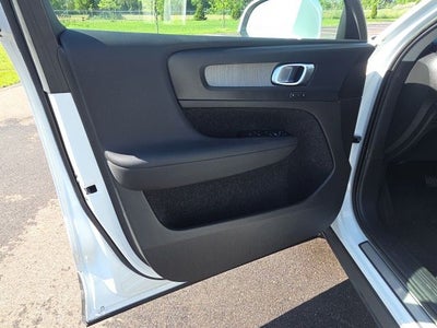 2023 Volvo XC40 B5 Plus Bright Theme