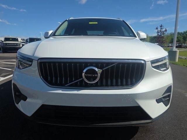 2023 Volvo XC40 B5 Plus Bright Theme
