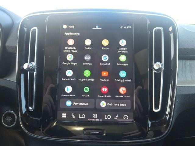 2023 Volvo XC40 B5 Plus Bright Theme