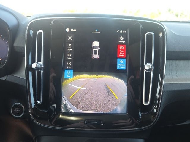 2023 Volvo XC40 B5 Plus Bright Theme