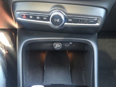 2023 Volvo XC40 B5 Plus Bright Theme