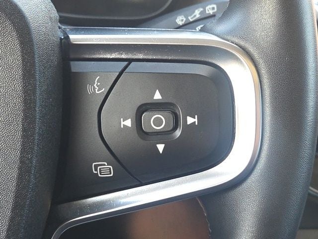 2023 Volvo XC40 B5 Plus Bright Theme