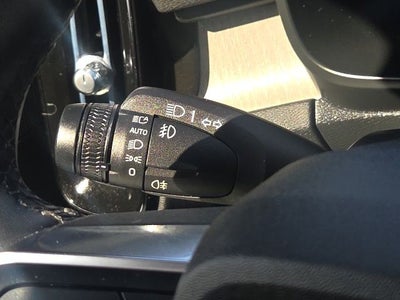 2023 Volvo XC40 B5 Plus Bright Theme