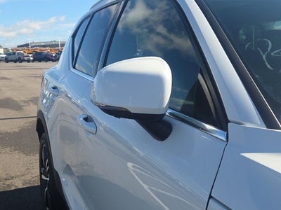 2023 Volvo XC40 B5 Plus Bright Theme