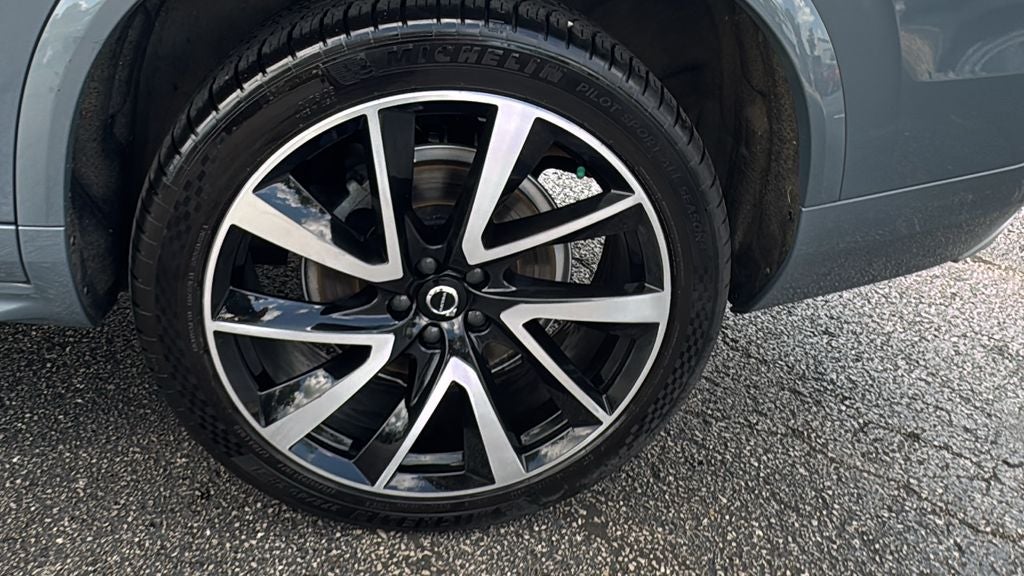 2021 Volvo XC90 T6 Momentum