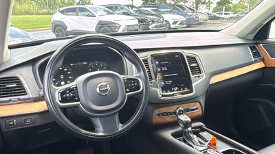 2021 Volvo XC90 T6 Momentum