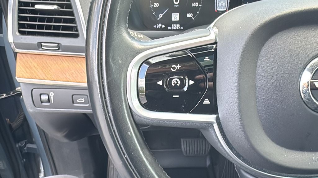 2021 Volvo XC90 T6 Momentum