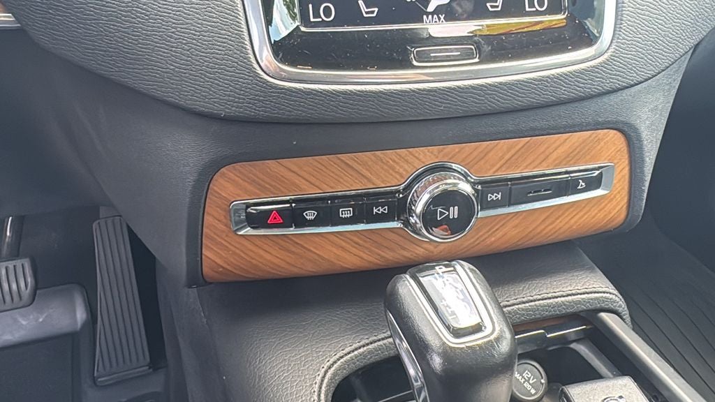 2021 Volvo XC90 T6 Momentum
