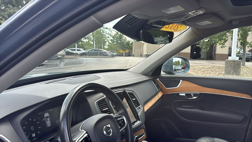 2021 Volvo XC90 T6 Momentum