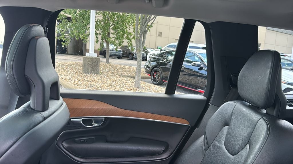 2021 Volvo XC90 T6 Momentum