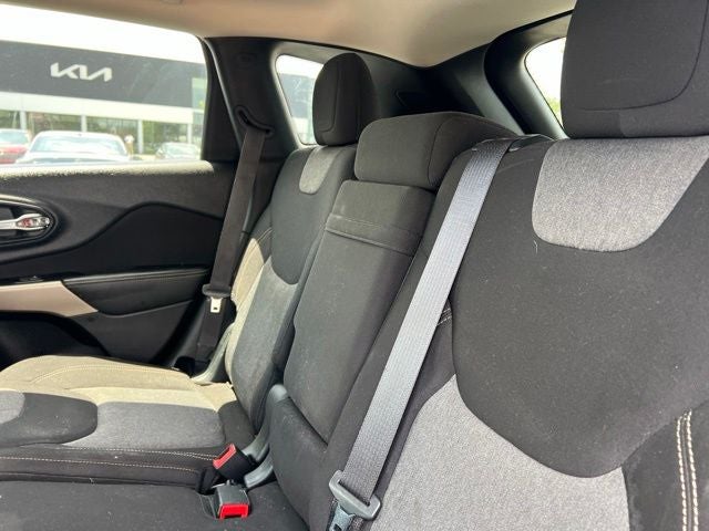2017 Jeep Cherokee Sport