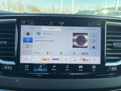 2025 Chrysler Pacifica Select