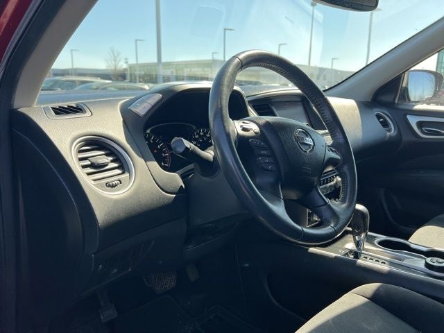 2017 Nissan Pathfinder SV