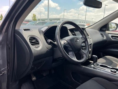 2019 Nissan Pathfinder SV