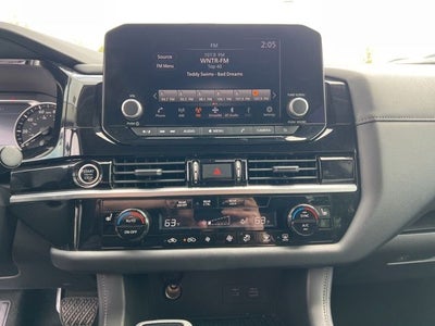 2024 Nissan Pathfinder SV