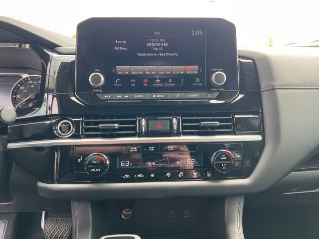 2024 Nissan Pathfinder SV