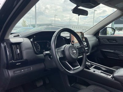 2024 Nissan Pathfinder SV
