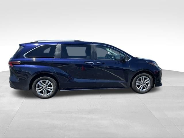 2022 Toyota Sienna XLE 7 Passenger